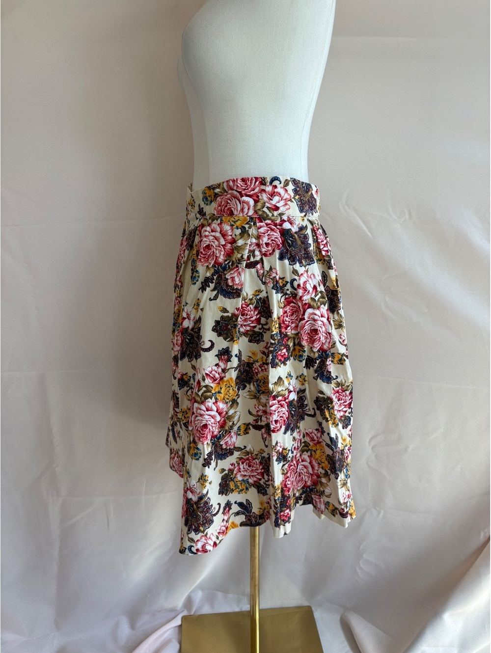 ModCloth Floral Pleated Skirt with Pockets, Size Large - Picture 3 of 6